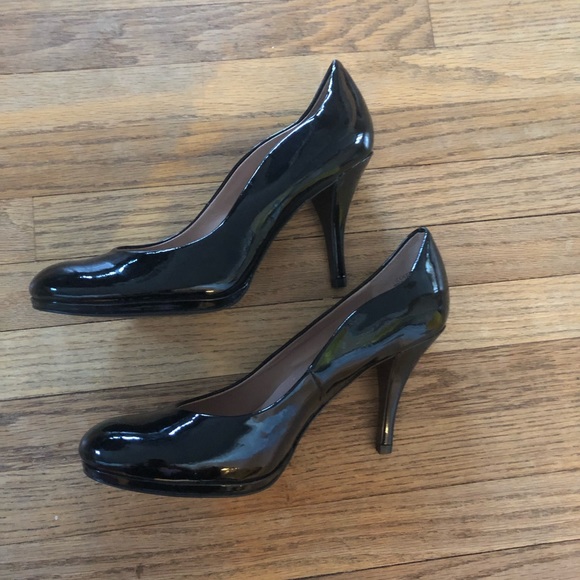 Tahari “Colette” patent leather pump - Picture 2 of 5